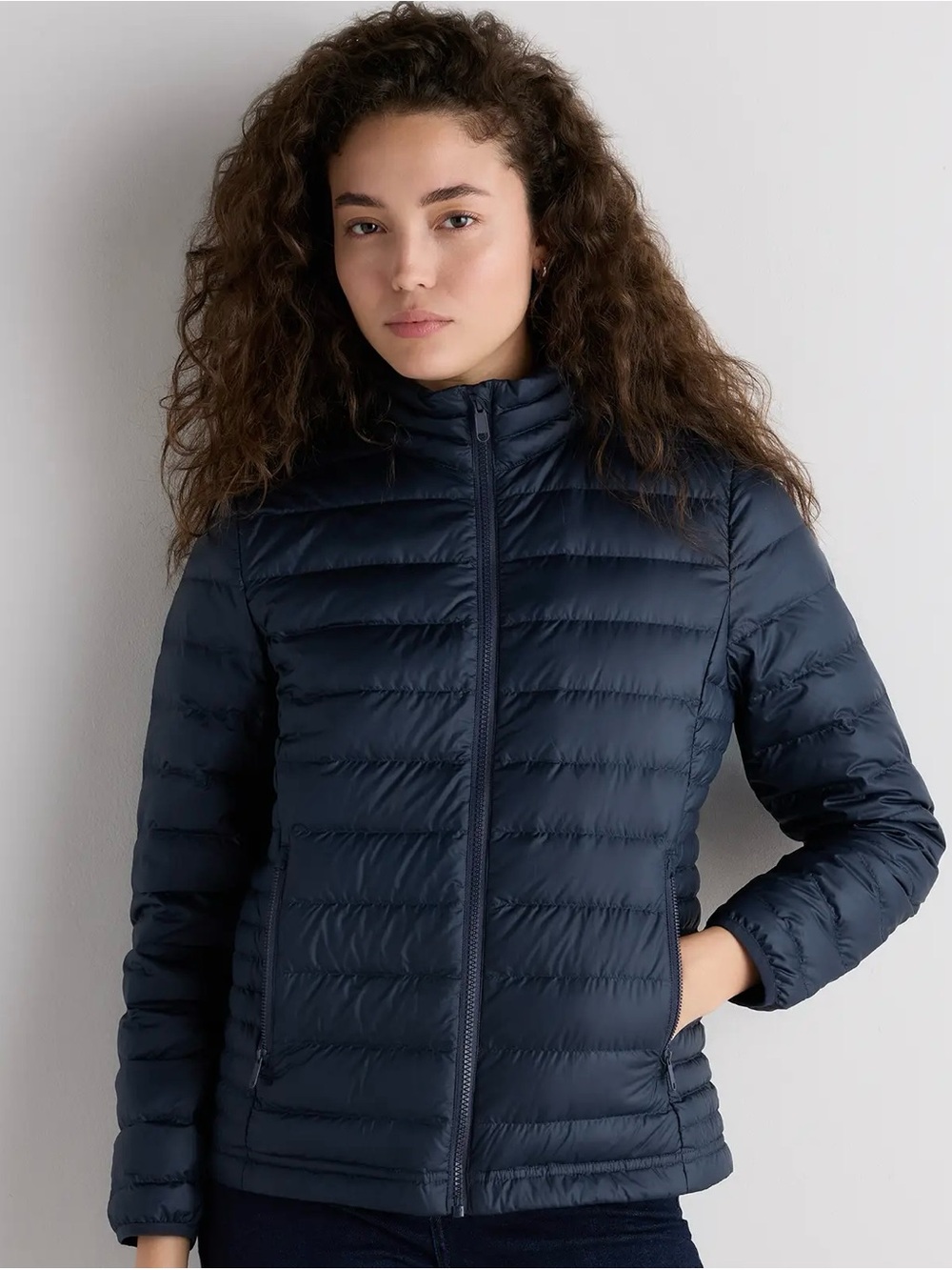 Quince Lightweight Packable Puffer Jacket. Medium.